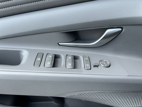 New 2025 Hyundai Elantra SEL FWD image 16