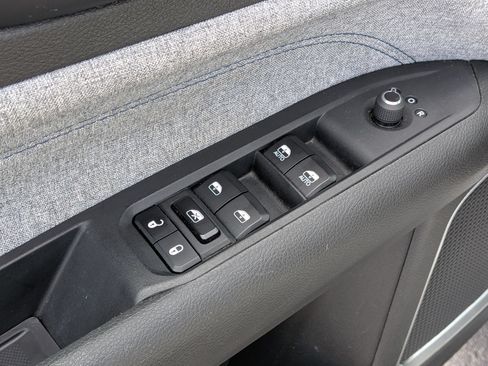 Used 2024 Jeep Compass Latitude AWD/4WD image 13