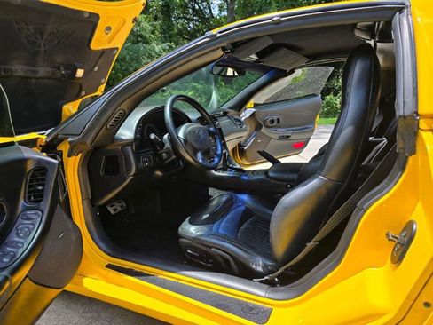 Used 2000 Chevrolet Corvette Coupe w/ Memory Pkg image 31