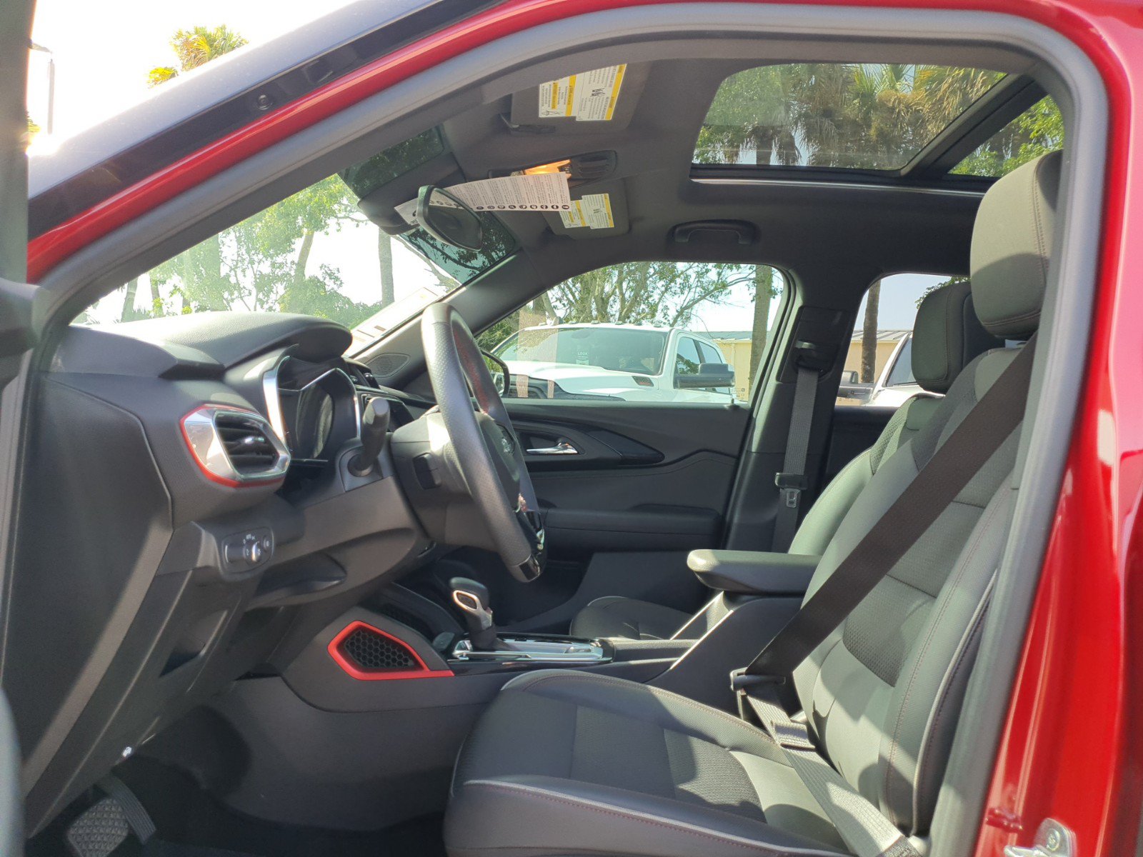 Used 2021 Chevrolet TrailBlazer RS w/ Sun and Liftgate Package FWD image 19