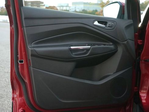 Used 2019 Ford Escape Titanium image 11