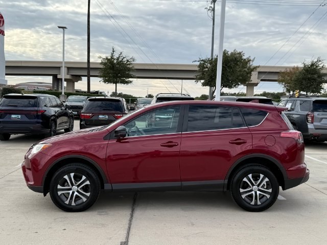 Used 2018 Toyota RAV4 LE FWD image 9