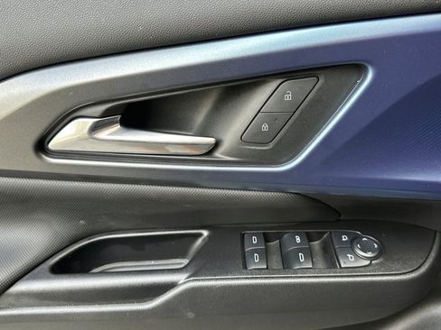 Used 2025 Chevrolet Equinox EV LT w/ Convenience Package image 12