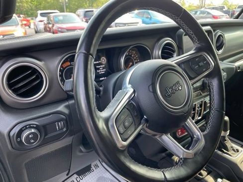 Used 2023 Jeep Gladiator Rubicon w/ Cold Weather Group AWD/4WD image 9