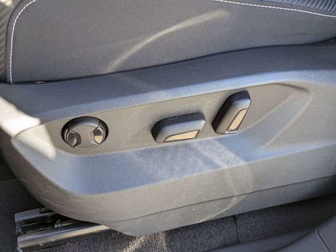 Used 2024 Volkswagen Atlas Cross Sport SE image 16