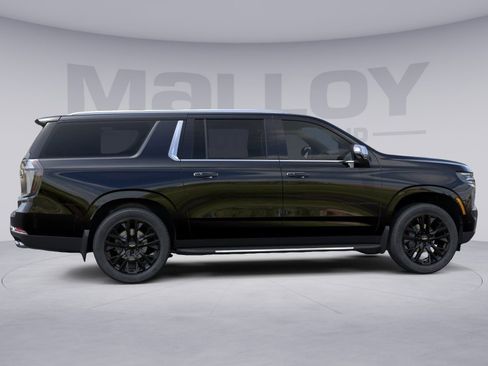New 2026 Chevrolet Suburban Premier image 6