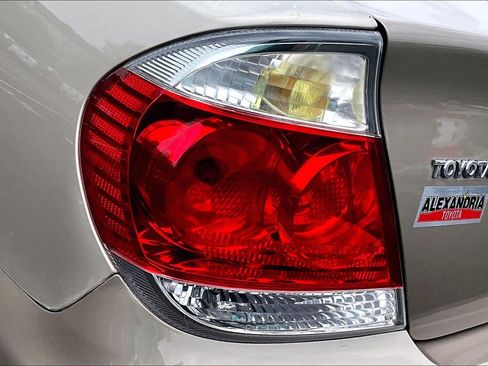 Used 2005 Toyota Camry LE FWD image 25