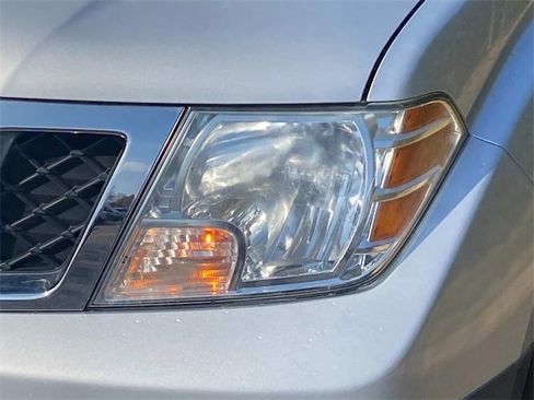 Used 2019 Nissan Frontier S image 5