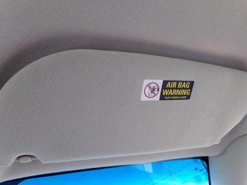 Used 2002 Lincoln Town Car Signature image 48