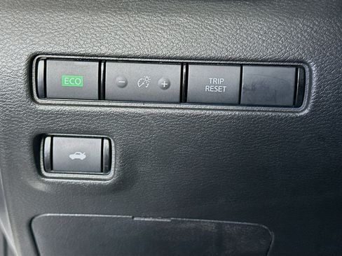 Used 2024 Nissan Sentra SV FWD image 16