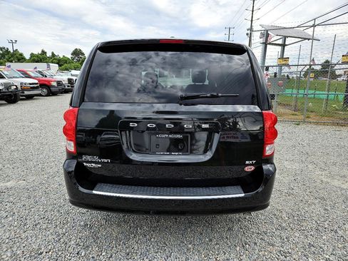 Used 2019 Dodge Grand Caravan SXT image 4