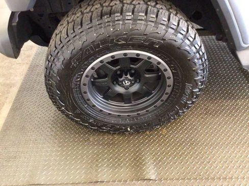 Used 2018 Jeep Wrangler Unlimited Sahara AWD/4WD image 26