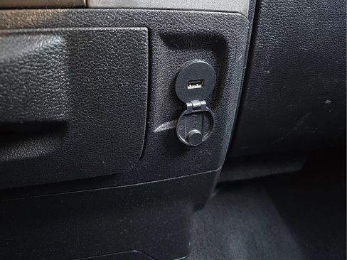 Used 2018 RAM 2500 Tradesman w/ Chrome Appearance Group RWD image 16