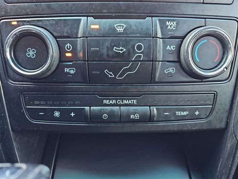 Used 2017 Ford Explorer XLT image 22