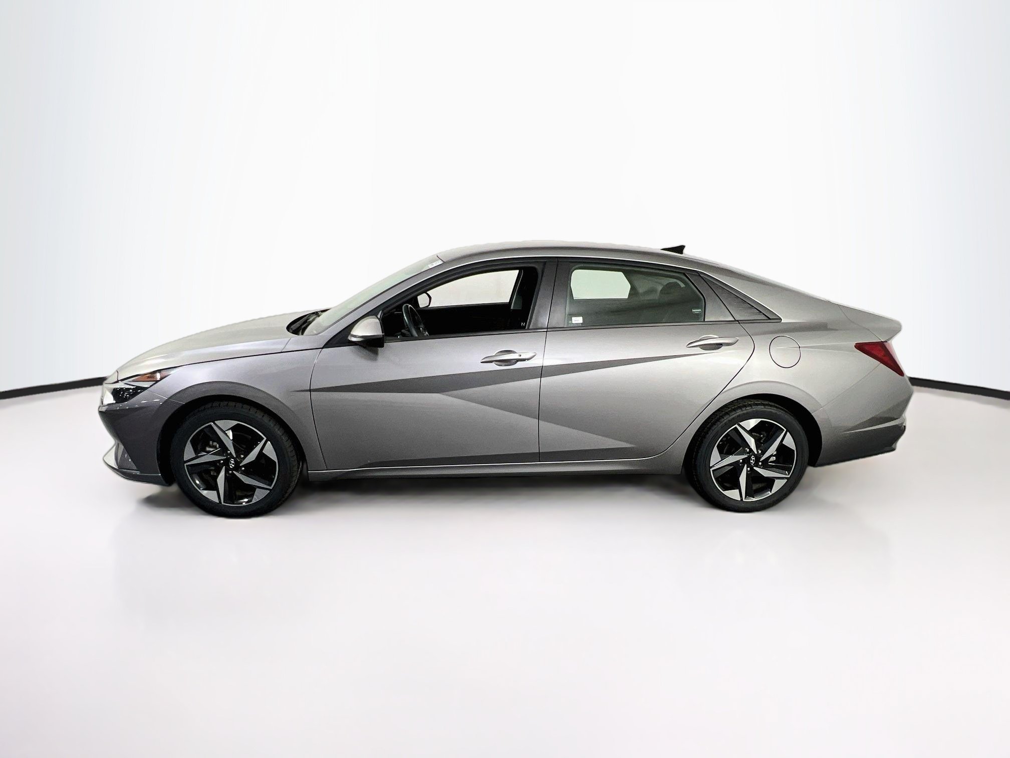 Used 2023 Hyundai Elantra SEL w/ Convenience Package FWD image 8