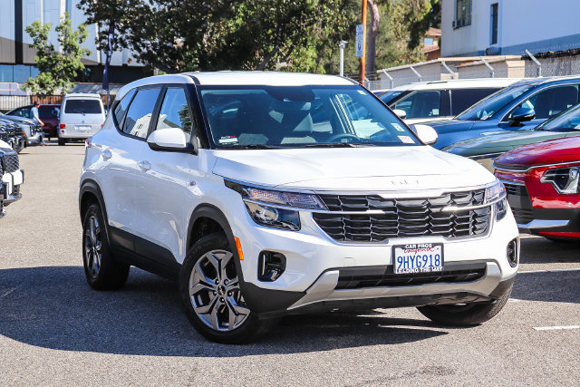 Used 2024 Kia Seltos LX AWD/4WD image 1