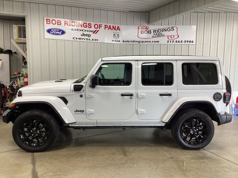 Used 2025 Jeep Wrangler Unlimited Sahara w/ Safety Group AWD/4WD image 2