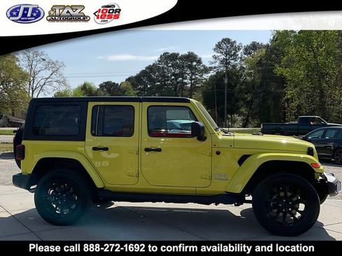 Used 2022 Jeep Wrangler Unlimited Sahara AWD/4WD image 8