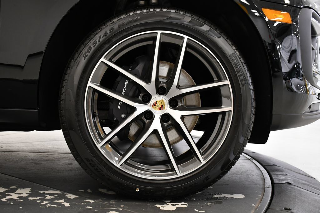 Certified 2026 Porsche Macan AWD/4WD image 18