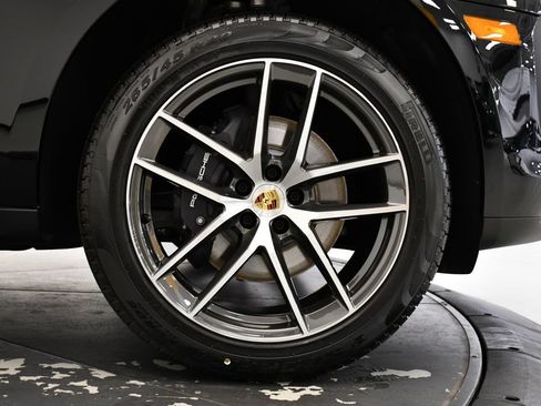 Certified 2026 Porsche Macan AWD/4WD image 18