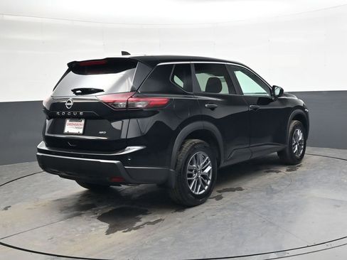 Used 2024 Nissan Rogue S image 4