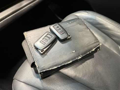 Used 2016 Lexus LX 570 4WD w/ Luxury Package image 47