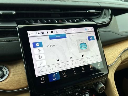 Used 2023 Jeep Grand Cherokee Summit AWD/4WD image 20