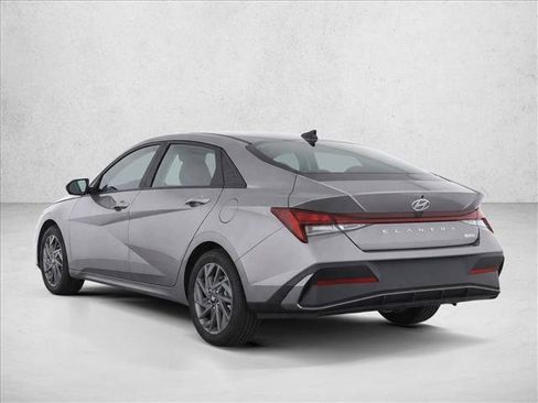 Used 2024 Hyundai Elantra Blue FWD image 5