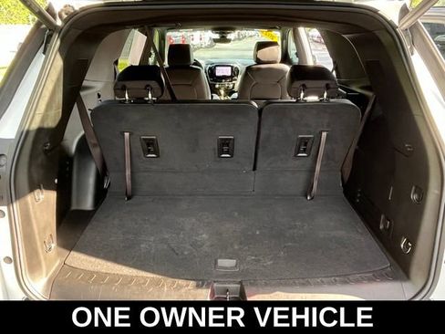 Used 2022 Chevrolet Traverse RS FWD image 9