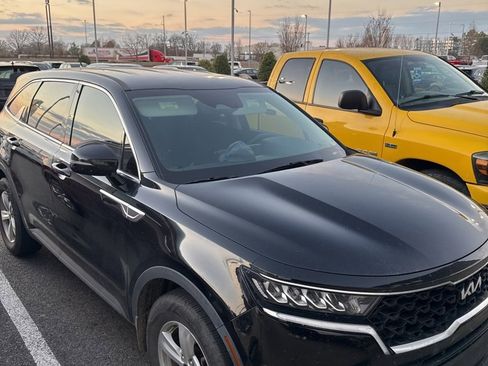 Used 2023 Kia Sorento LX image 7