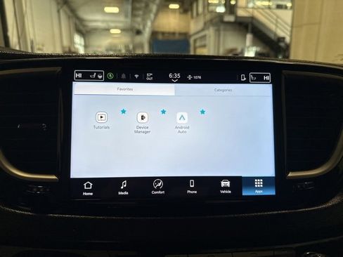 Used 2025 Chrysler Pacifica Select image 25