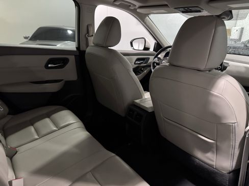 Used 2023 Nissan Rogue SL image 37