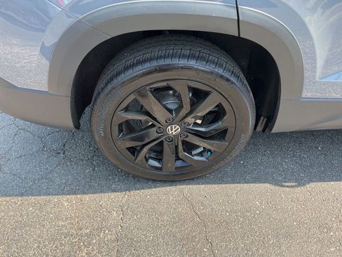 Used 2024 Volkswagen Taos SE image 25