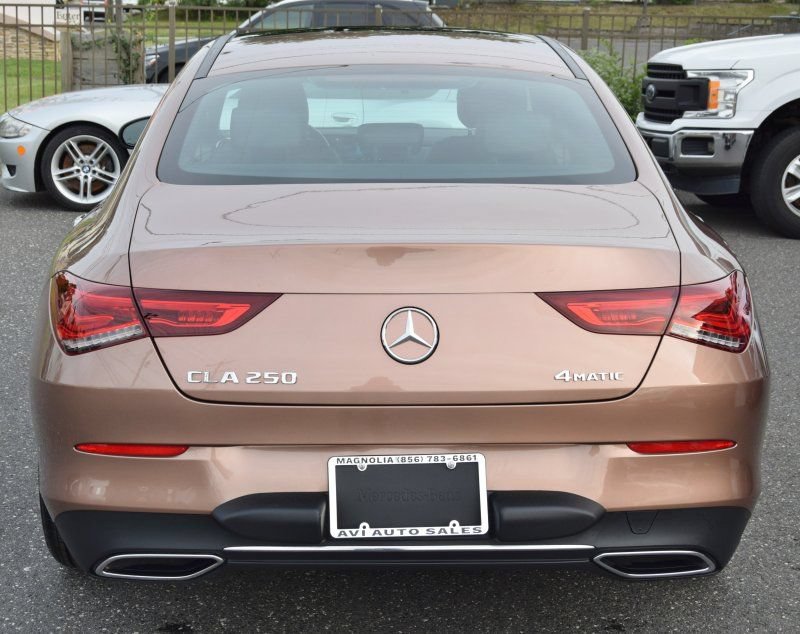 Used 2023 Mercedes-Benz CLA 250 4MATIC w/ Premium Package image 9