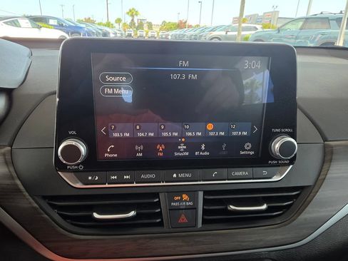 Used 2025 Nissan Altima 2.5 SV FWD image 17