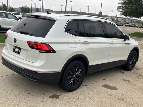 Certified 2023 Volkswagen Tiguan SE w/ Panoramic Sunroof Package FWD image 9