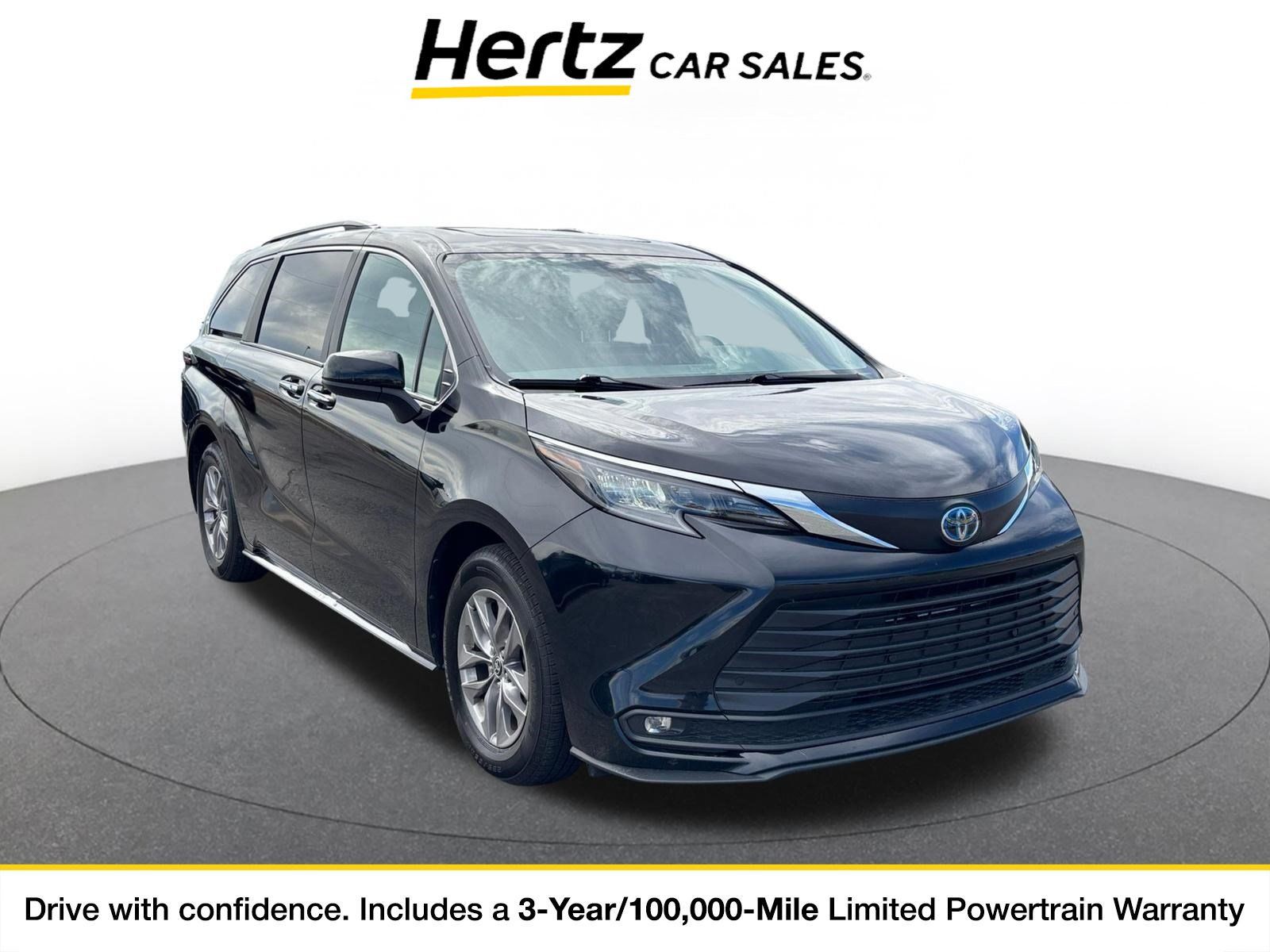 Used 2025 Toyota Sienna XLE FWD image 1