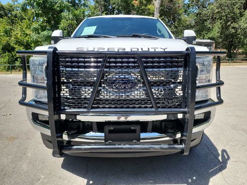 Used 2019 Ford F250 Lariat w/ Lariat Value Package AWD/4WD image 2