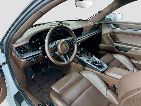 Certified 2024 Porsche 911 Carrera image 4