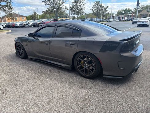 Used 2017 Dodge Charger R/T image 3