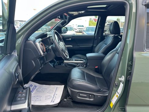 Used 2021 Toyota Tacoma Limited AWD/4WD image 15