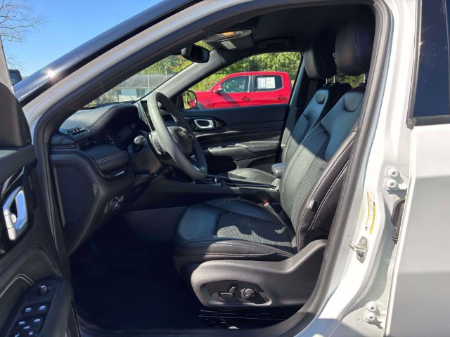 Used 2023 Jeep Compass Latitude w/ Convenience Group AWD/4WD image 5