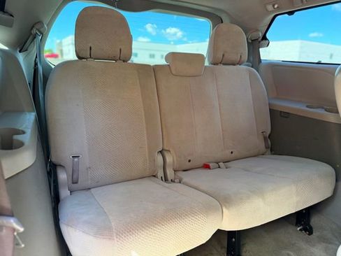 Used 2012 Toyota Sienna LE FWD image 18