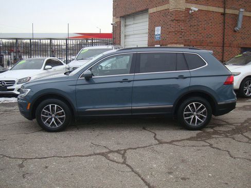 Used 2020 Volkswagen Tiguan SE image 2