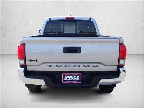 Used 2018 Toyota Tacoma SR5 w/ SR5 Appearance Package (SM) AWD/4WD image 3