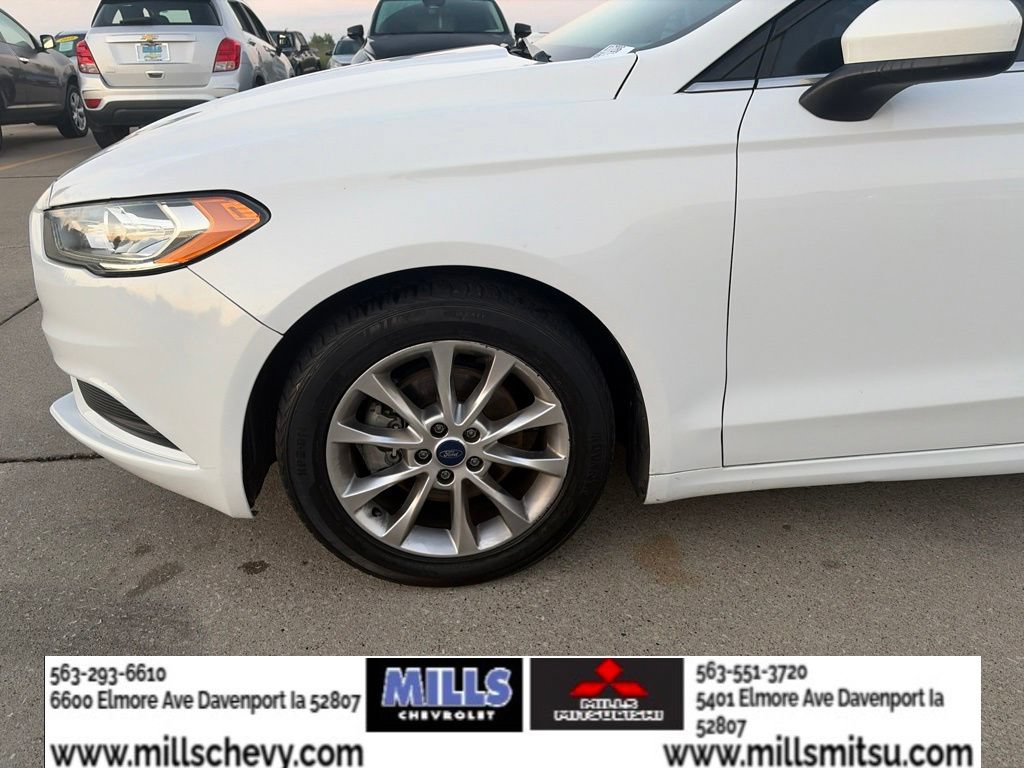 Used 2017 Ford Fusion SE w/ Fusion SE Technology Package FWD image 9