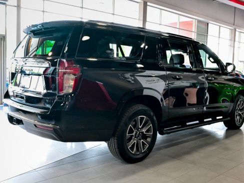 Used 2022 Chevrolet Suburban Z71 AWD/4WD image 5