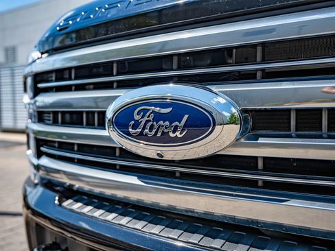 Used 2025 Ford F250 Platinum w/ Platinum Plus Package AWD/4WD image 12