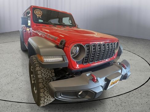 Used 2025 Jeep Wrangler Unlimited Rubicon w/ Convenience Group AWD/4WD image 8