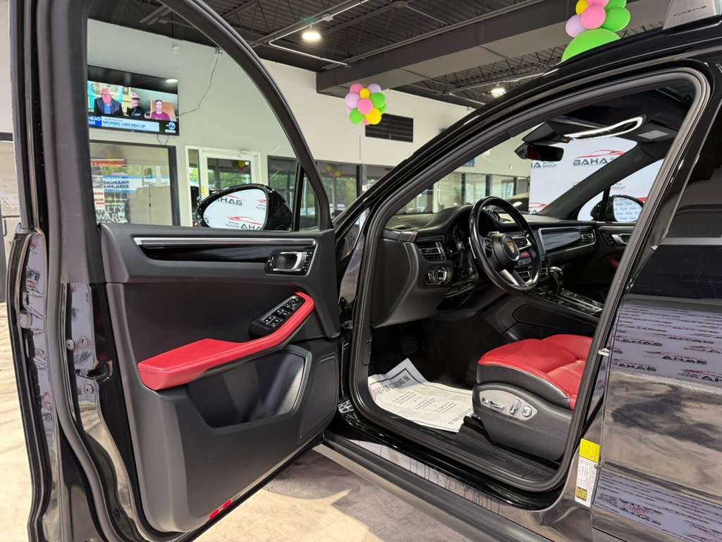 Used 2023 Porsche Macan AWD/4WD image 20